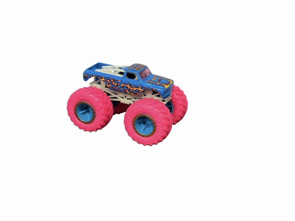 Hot Wheels Monster Jam Truck Pure Muscle Glow In The Dark 1:64 Diecast